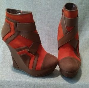 Sky High Liliana wedge booties size 6